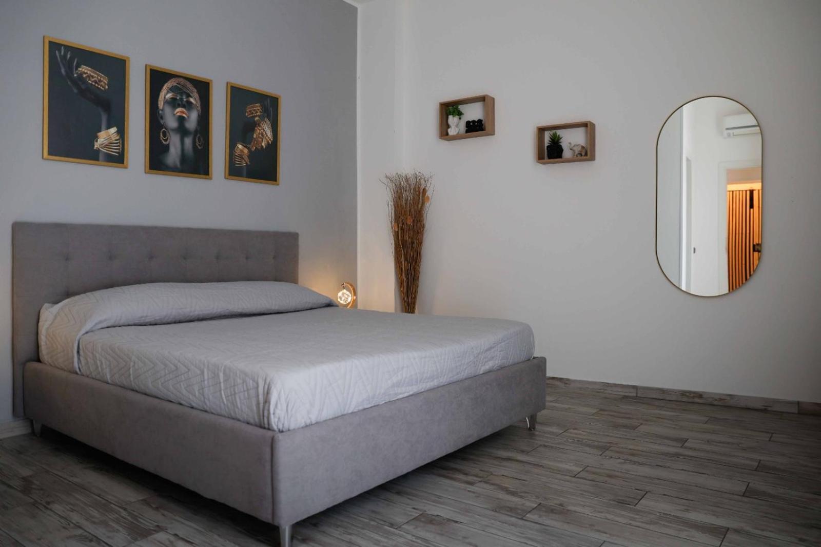 Stay In The Heart Of Salerno - Near The Duomo "La Finestra Sul Borgo" Exterior photo